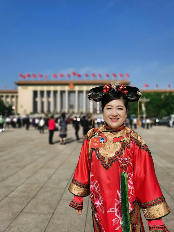 绣出美好新生活——国家级非遗项目满绣传承人孙艳玲的帮扶解困故事(图1) 绣出美好新生活——国家级非遗项目满绣传承人孙艳玲的帮扶解困故事(图1)