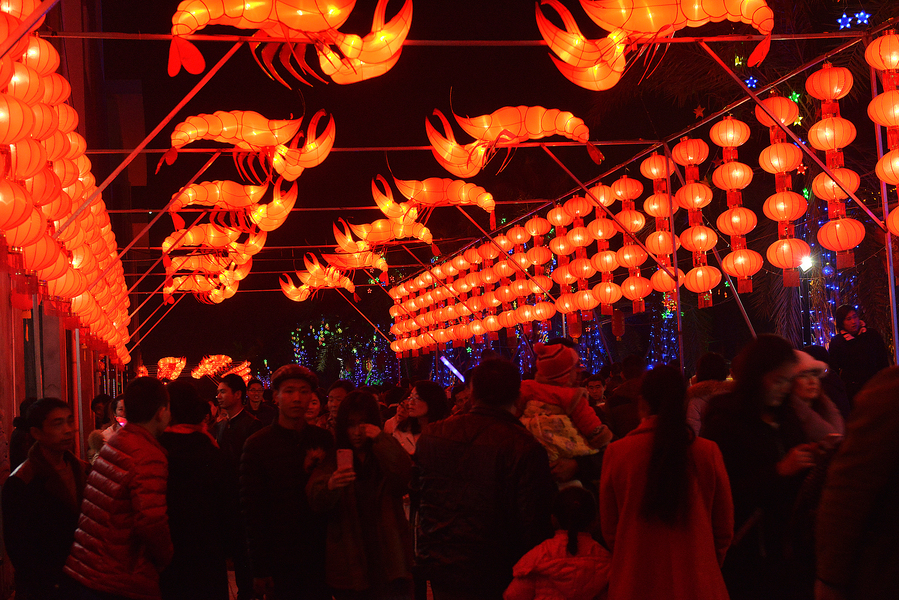 非遗名录 | 游人摩肩接踵 蔚为壮观——潜江灯会(图2) 非遗名录 | 游人摩肩接踵 蔚为壮观——潜江灯会(图2)